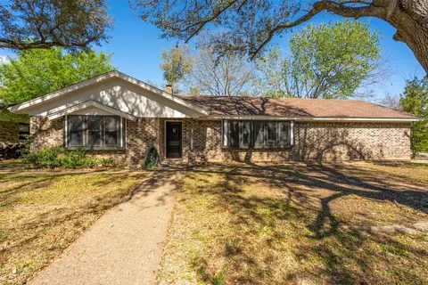 921 Stonelake Dr, Cleburne, TX 76033
