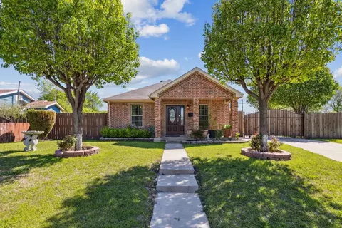 2550 High Crest Ave, Fort Worth, TX 76111