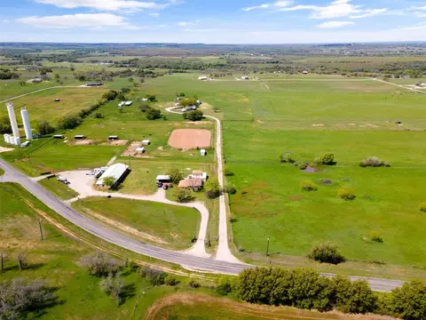 516 S Caddo St, Lipan, TX 76462