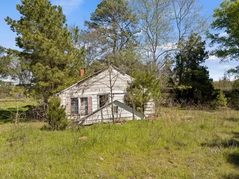 2512 County Road 3204, Omaha, TX 75571