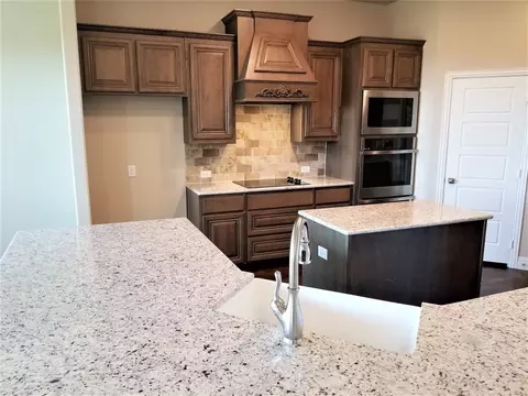 Kitchen - 49 Morrison Rd, Howe, TX 75459 photo 5 of 12