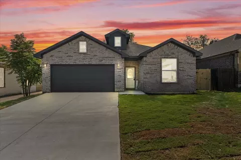 828 E Arlington Ave, Fort Worth, TX 76104