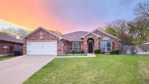 5502 Gessner Ct, Arlington, TX 76018