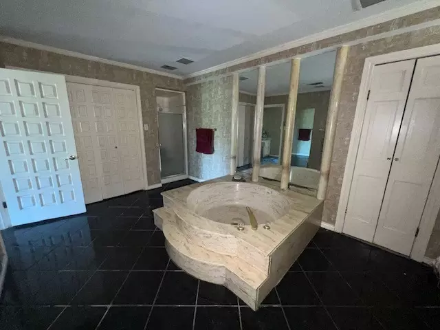 Bath - 1613 Lakeshore Dr, Sulphur Springs, TX 75482 photo 2 of 4