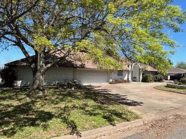 Exterior - 1613 Lakeshore Dr, Sulphur Springs, TX 75482 photo 1 of 7