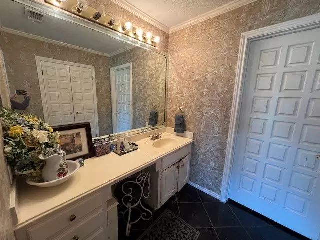 Bath - 1613 Lakeshore Dr, Sulphur Springs, TX 75482 photo 3 of 4