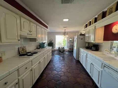 Kitchen - 1613 Lakeshore Dr, Sulphur Springs, TX 75482 photo 1 of 1