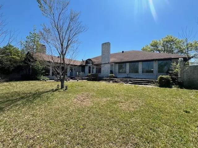 Exterior - 1613 Lakeshore Dr, Sulphur Springs, TX 75482 photo 4 of 7
