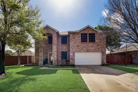 1301 Lauren Dr, Burleson, TX 76028