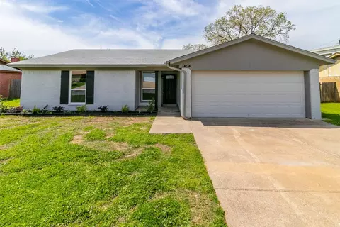 1404 Warren Ln, Fort Worth, TX 76112