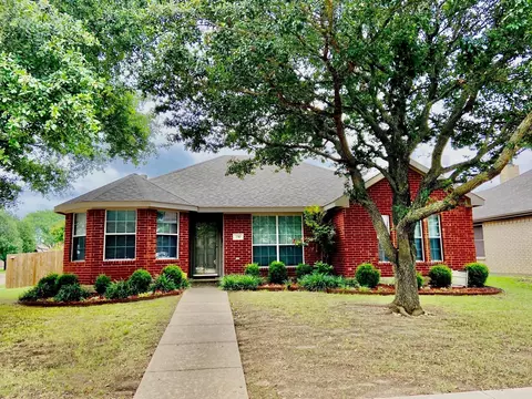 230 Shady Oaks Ln, Red Oak, TX 75154