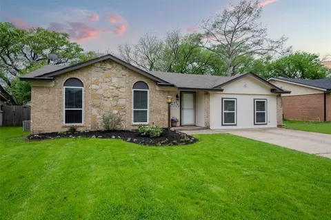 807 Meadowlark Dr, Mansfield, TX 76063