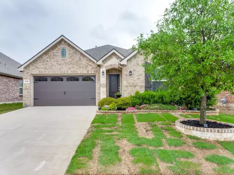 9232 Flying Eagle Ln, Fort Worth, TX 76131