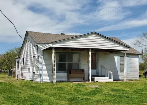 210 Sam Rayburn Dr W, Ector, TX 75439