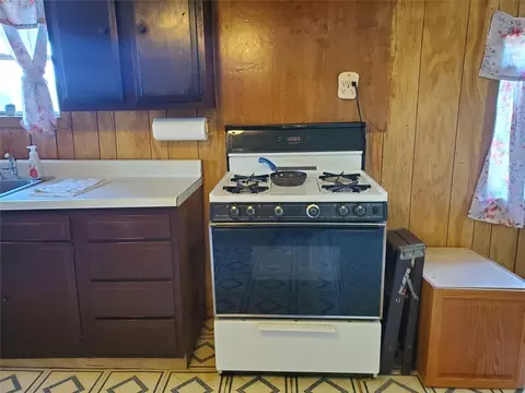 Kitchen - 210 Sam Rayburn Dr W, Ector, TX 75439 photo 4 of 6