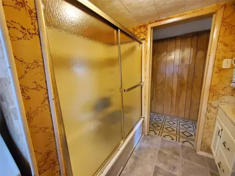 Bath - 210 Sam Rayburn Dr W, Ector, TX 75439 photo 3 of 3