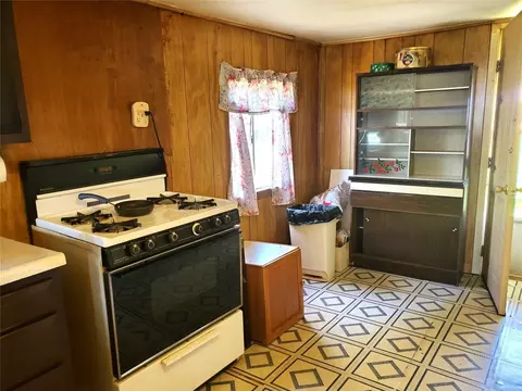 Kitchen - 210 Sam Rayburn Dr W, Ector, TX 75439 photo 5 of 6