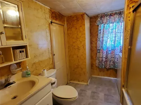 Bath - 210 Sam Rayburn Dr W, Ector, TX 75439 photo 1 of 3