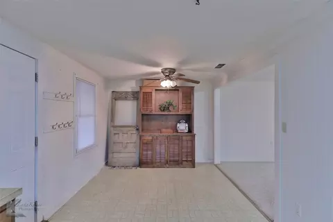 Living - 1015 N Avenue D, Haskell, TX 79521 photo 2 of 2