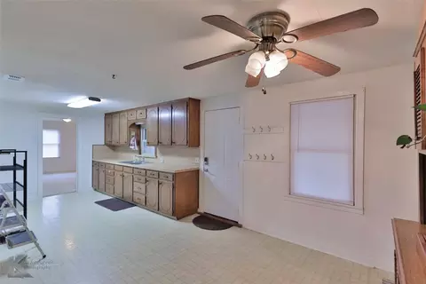 Kitchen - 1015 N Avenue D, Haskell, TX 79521 photo 4 of 4