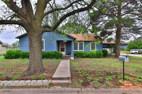 Exterior - 1015 N Avenue D, Haskell, TX 79521 photo 2 of 13