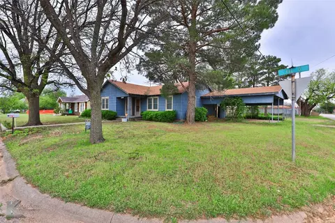 Exterior - 1015 N Avenue D, Haskell, TX 79521 photo 4 of 13