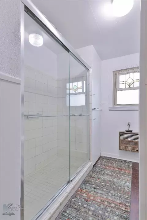 Bath - 1015 N Avenue D, Haskell, TX 79521 photo 1 of 5