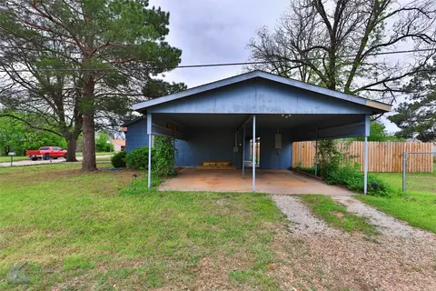 Exterior - 1015 N Avenue D, Haskell, TX 79521 photo 5 of 13