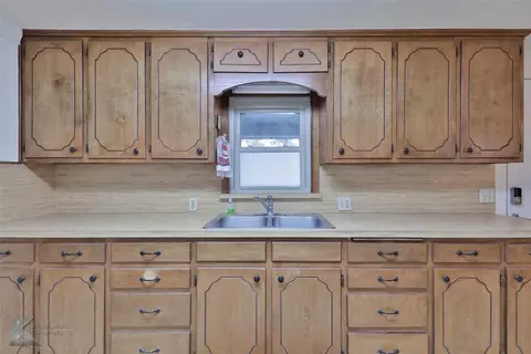Kitchen - 1015 N Avenue D, Haskell, TX 79521 photo 1 of 4