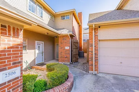 2504 Pinegrove Cir, Arlington, TX 76006
