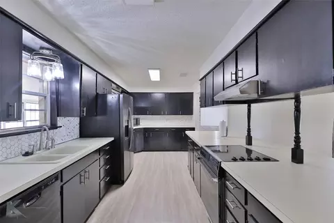 1818 Ivanhoe Ln, Abilene, TX 79605