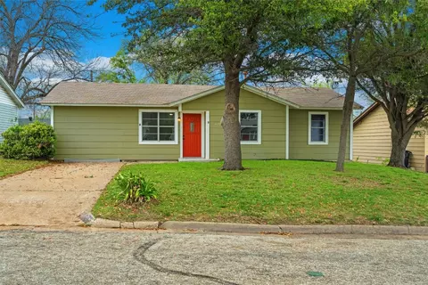 8712 Ontario Dr, White Settlement, TX 76108