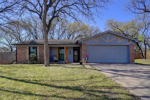 404 Woodlake Cir, Azle, TX 76020