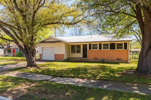 2308 N Main St, Bonham, TX 75418