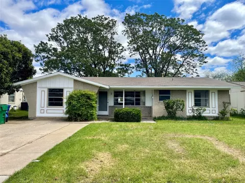 1805 Fairfax Ln, Carrollton, TX 75006