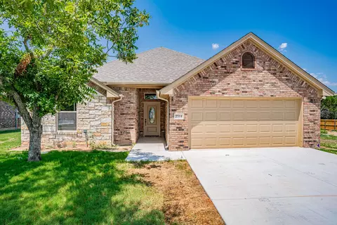 2514 Creek Dr, Granbury, TX 76048