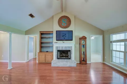 Living - 179 Aspen Dr, Minden, LA 71055 photo 2 of 3