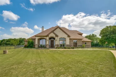 512 Crested Oak Ct, Fort Worth, TX 76108