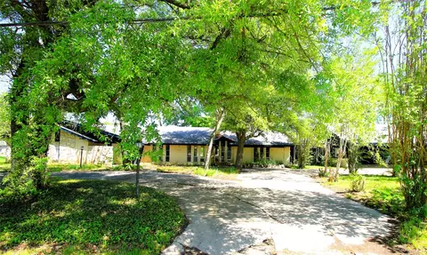 226 Monroe St, Deport, TX 75435