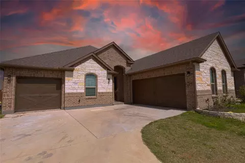 1305 Ballweg Rd, Arlington, TX 76002