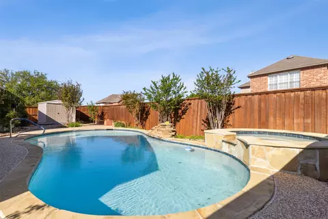 2401 Balsam Dr, Rowlett, TX 75089