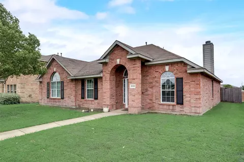 2032 Pinenut Dr, Mesquite, TX 75181