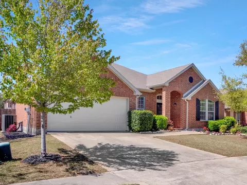 1015 Trickham Dr, Forney, TX 75126