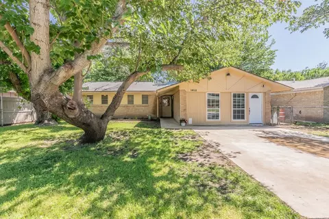 1612 Continental Dr, Blue Mound, TX 76131