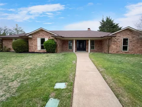 345 Pebblebrook Dr, Desoto, TX 75115