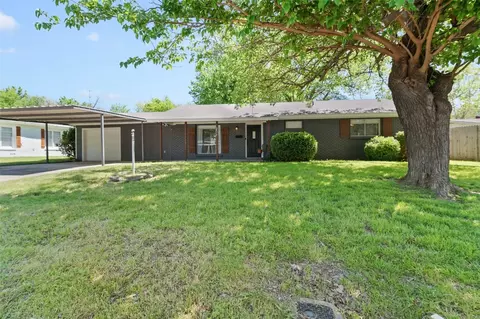 2816 Matthews Dr, Richland Hills, TX 76118