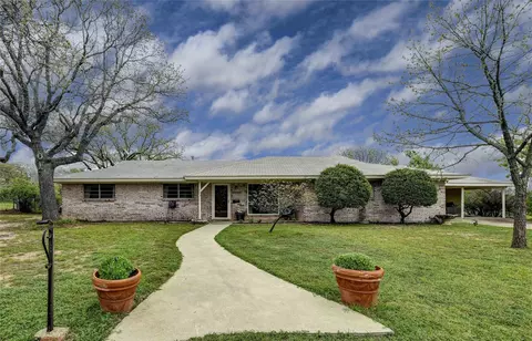 536 Theater Rd, Bowie, TX 76230