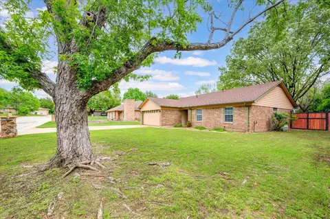 2713 Cardinal Dr, Grapevine, TX 76051