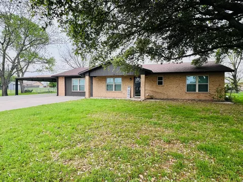126 Shenandoah Dr, Comanche, TX 76442