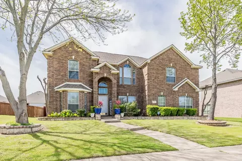 329 Crystal Lake Dr, Desoto, TX 75115